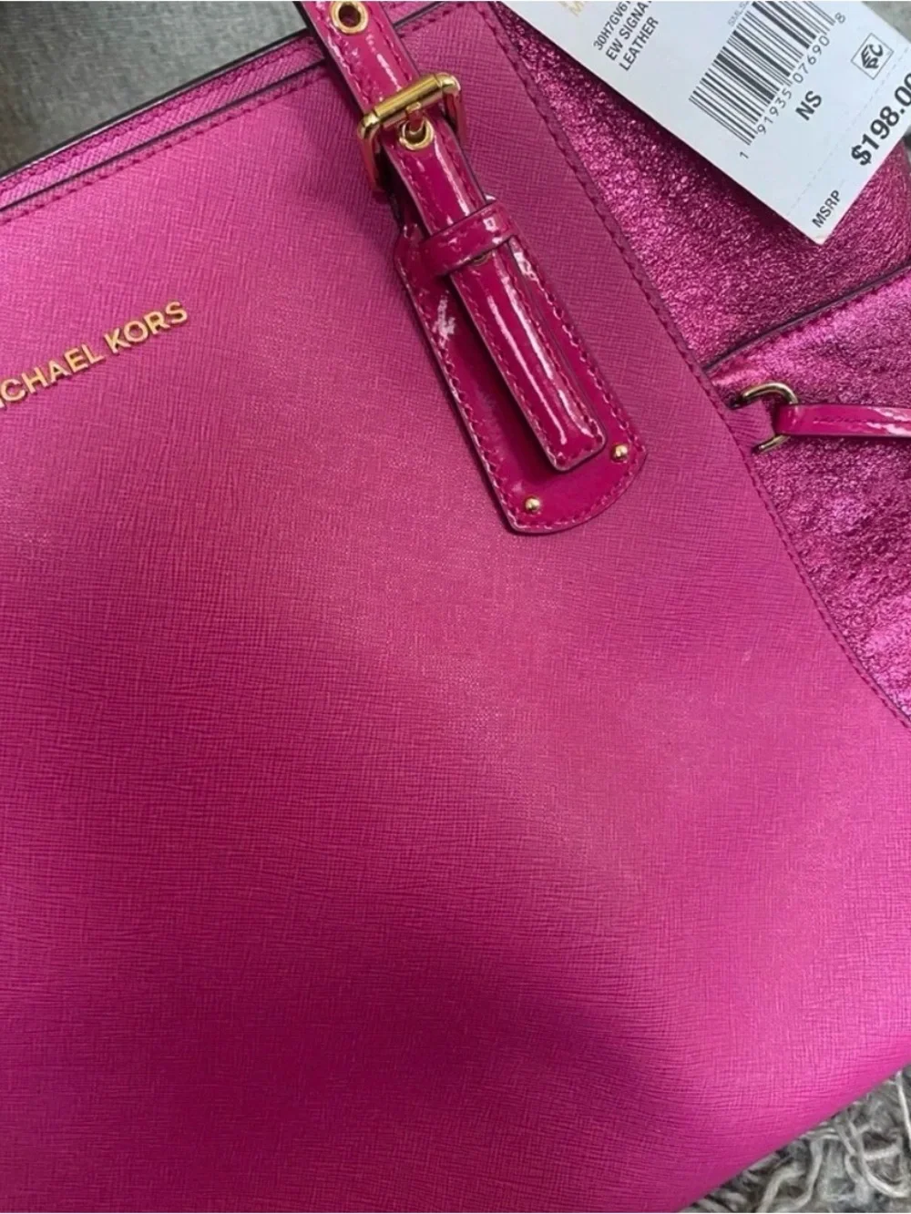 Michael Kors Voyager Fushia Pink Large Saffriano Leather w/ Metallic Sides NWT